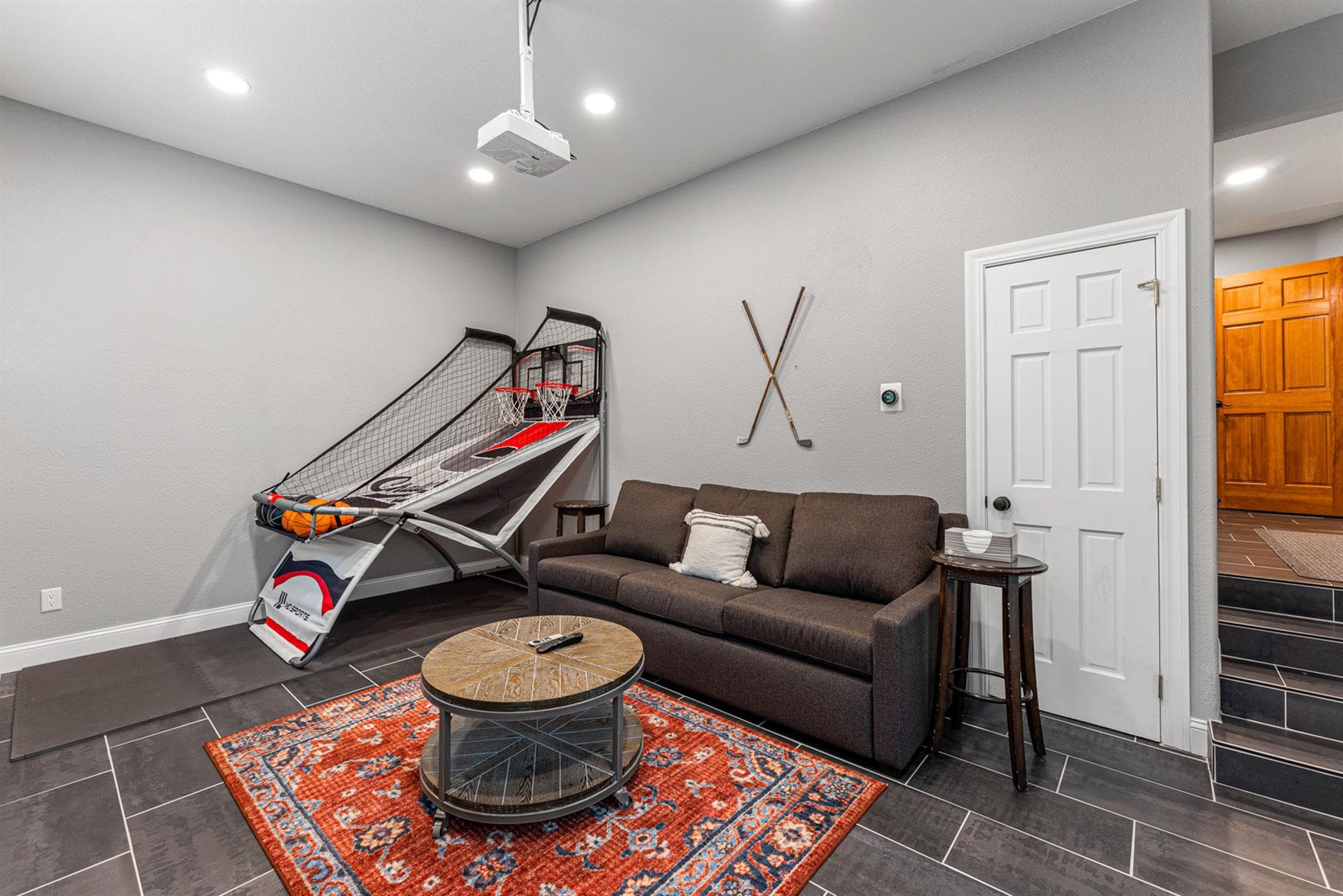 Burgundy House - Image 27