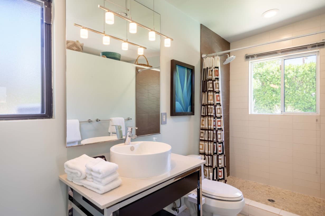 Hugh Kaptur's Mid Century Modern Oasis - Image 41