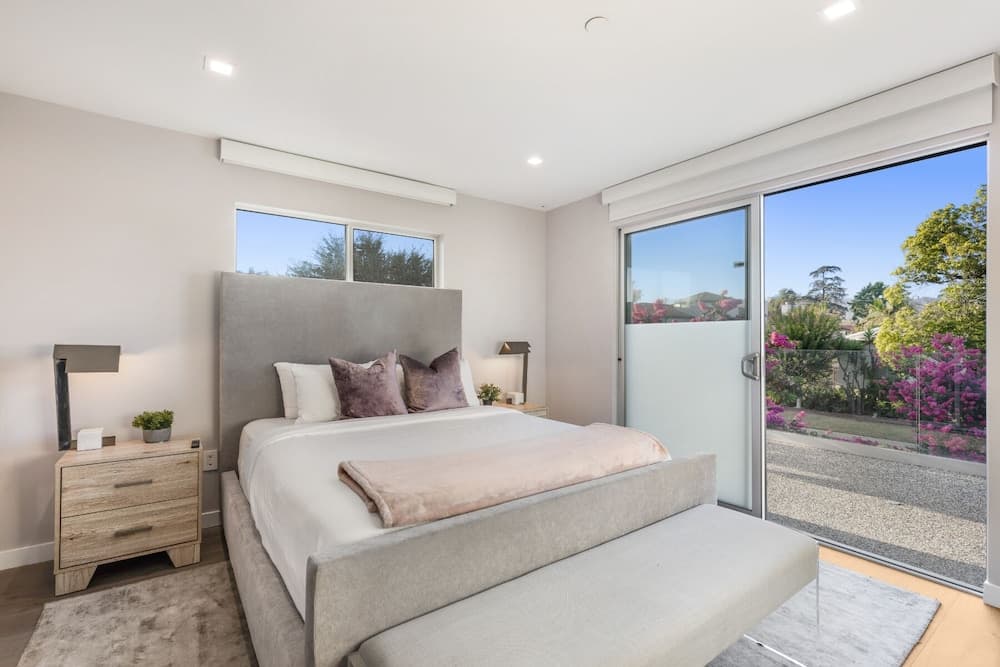 Lindenhurst - Image 16