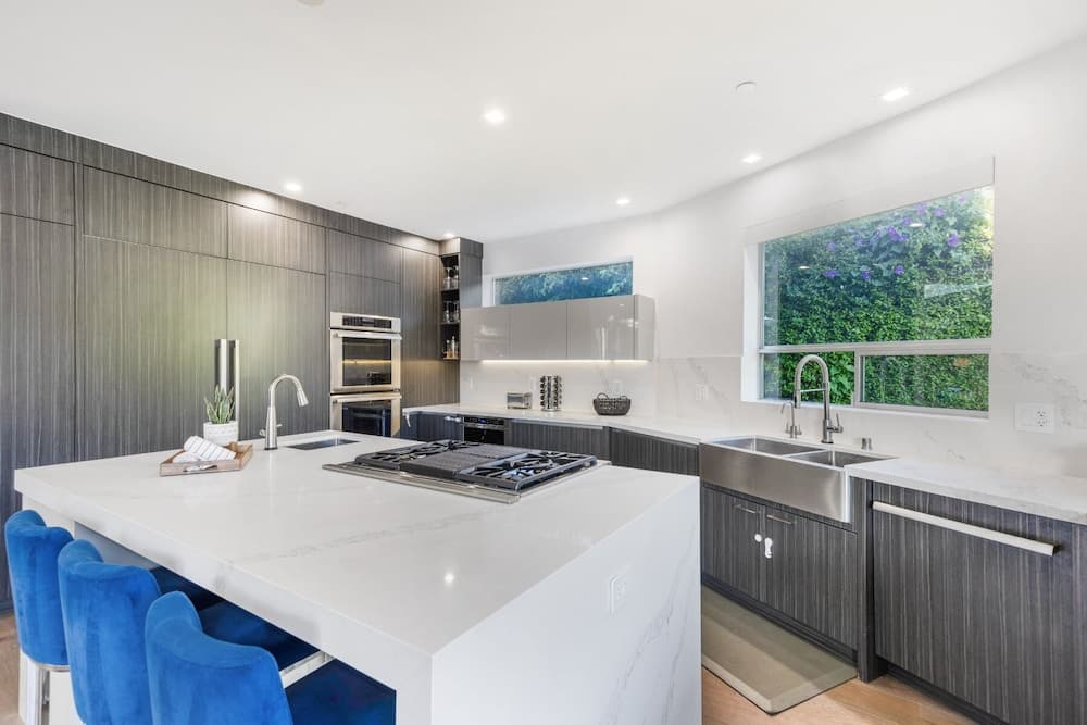 Lindenhurst - Image 13