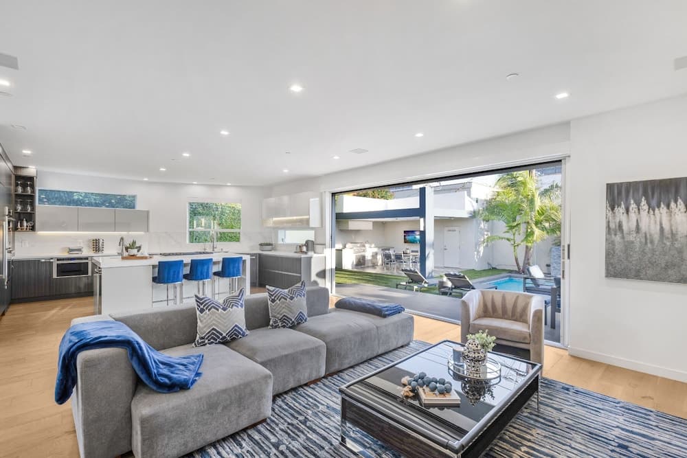 Lindenhurst - Image 6