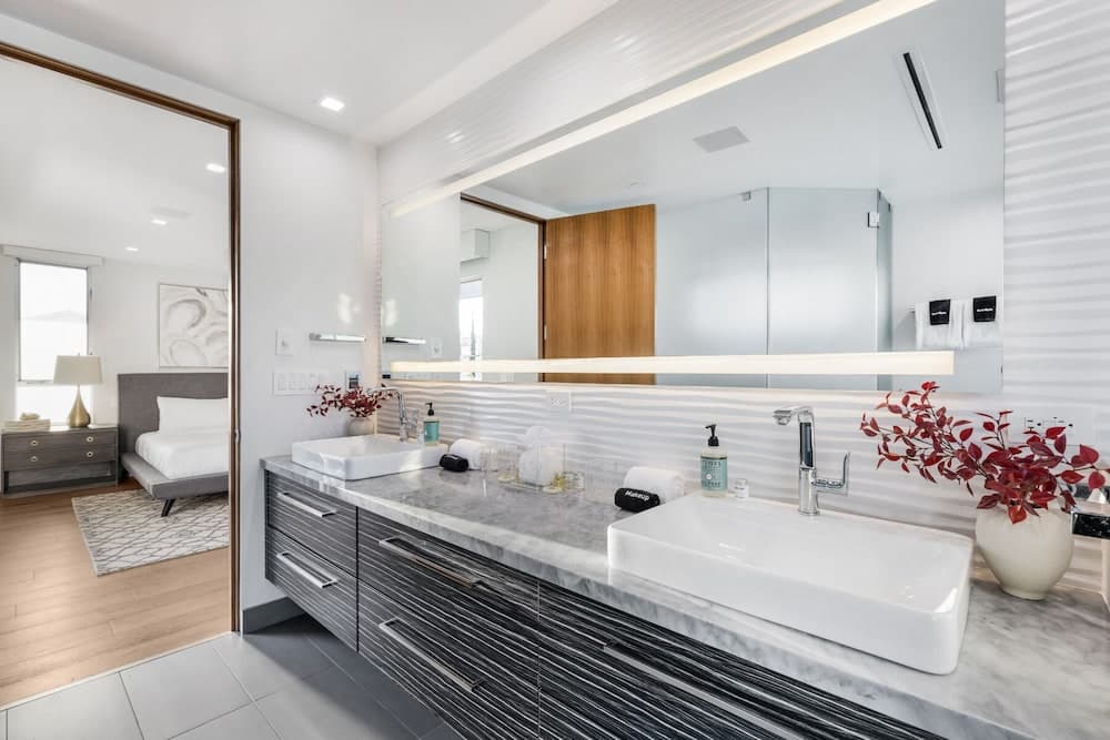 Lindenhurst - Image 23