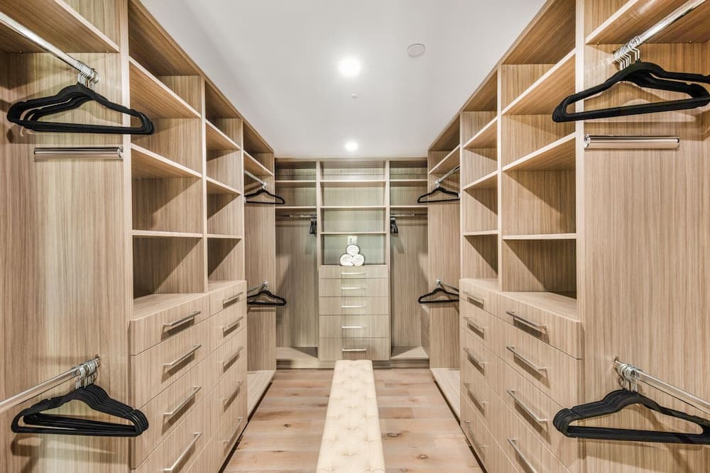 Lindenhurst - Image 25