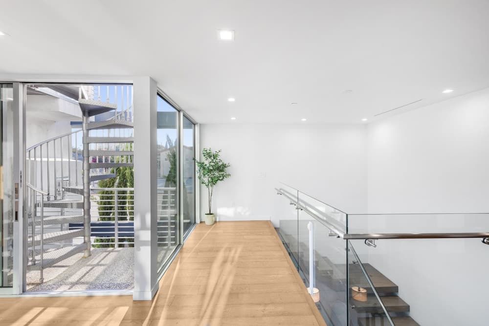 Lindenhurst - Image 27