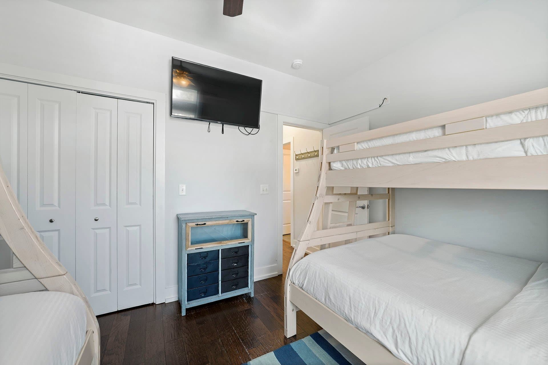 Lizard Palms - Image 21