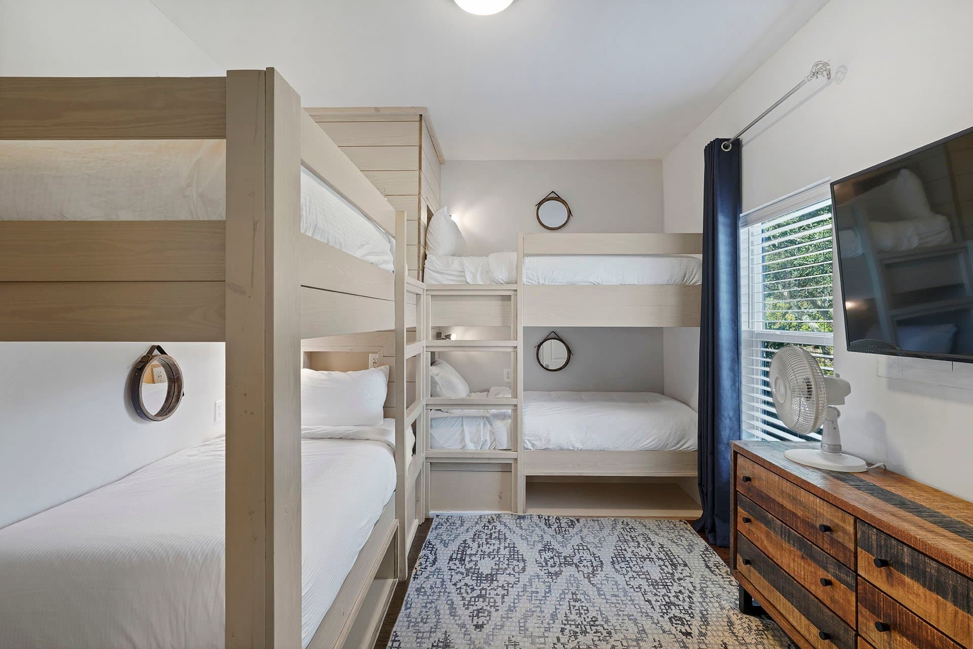 Lizard Palms - Image 23