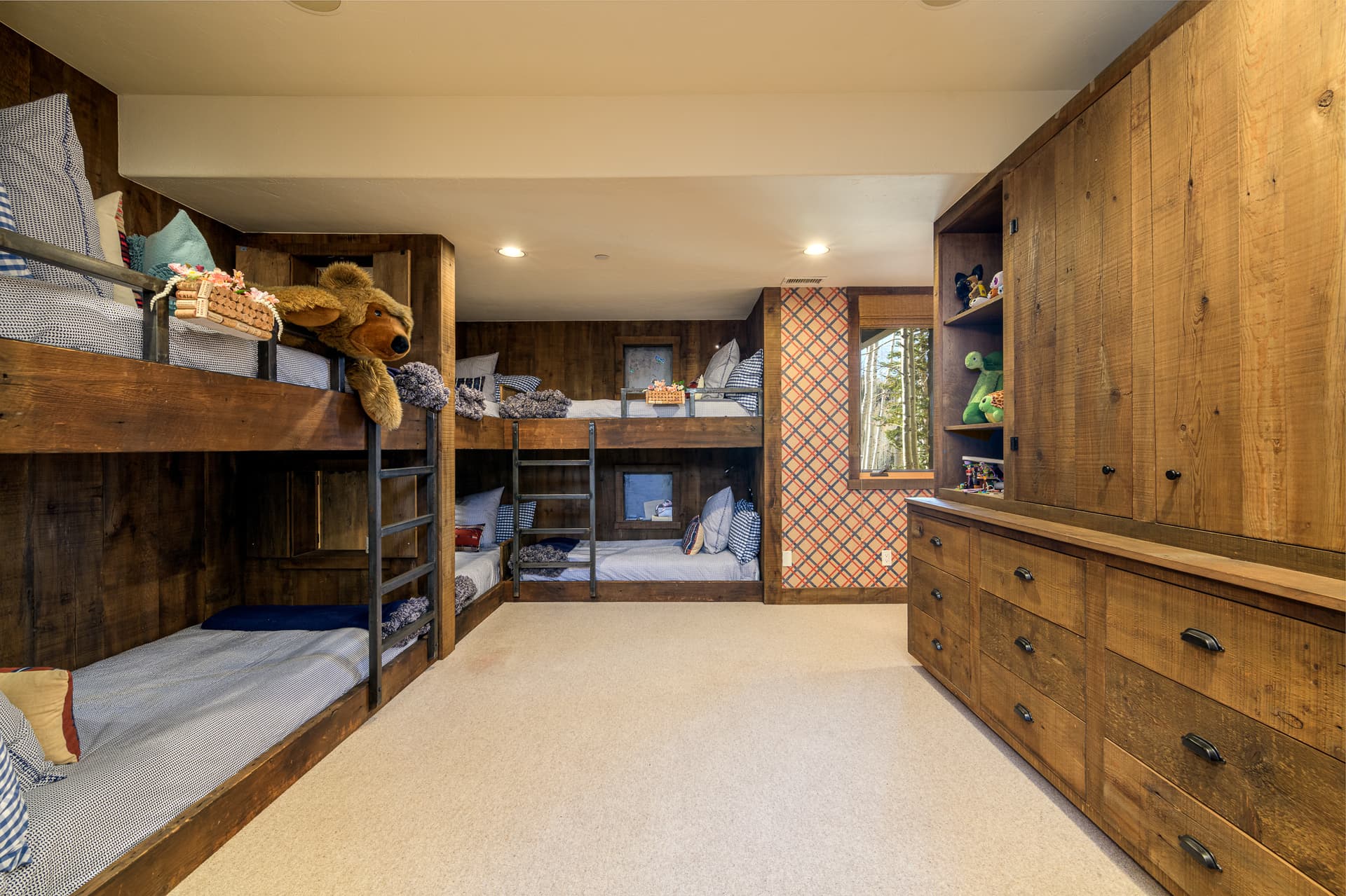 Log Out At Touchdown Retreat - Image 41