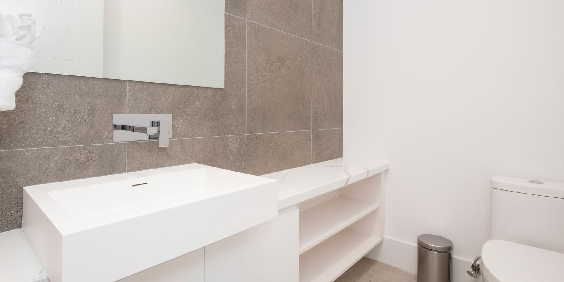 Seabreeze Penthouse Haven - Image 17