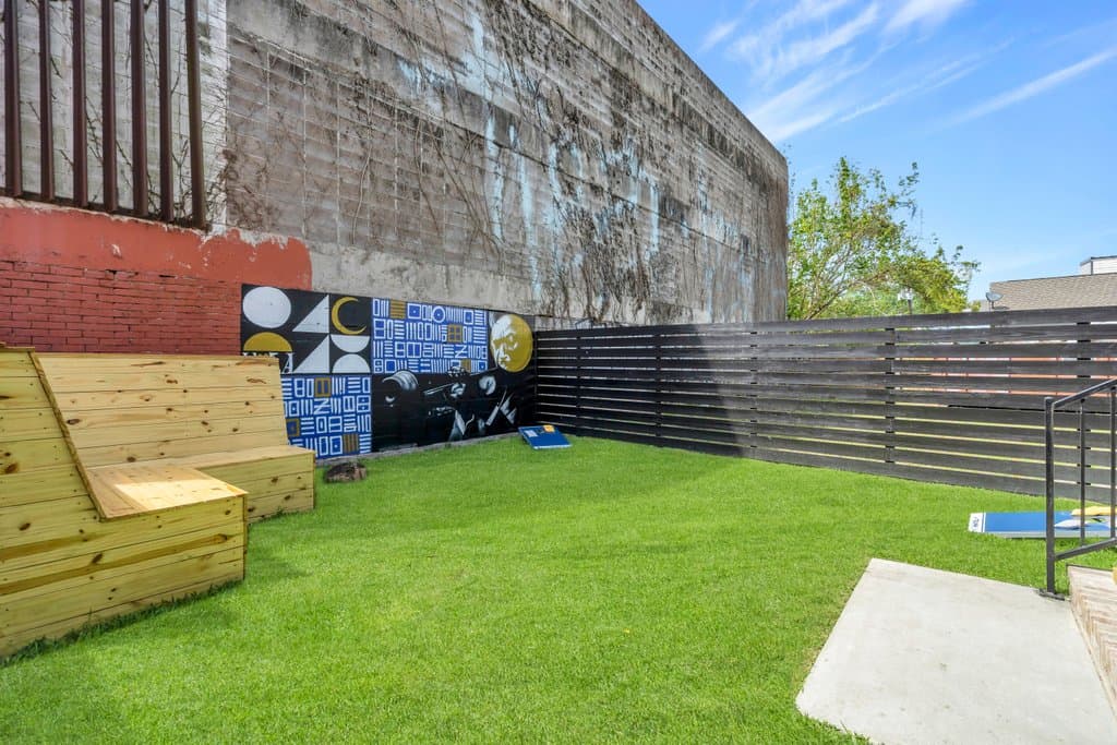 Modern Mid-City Maison - Image 4