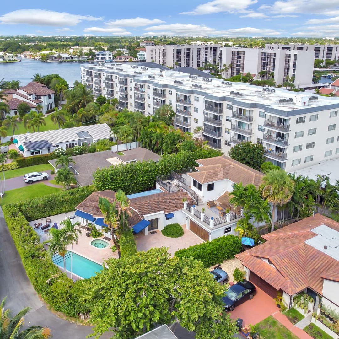 Lake Wyman House - Image 1