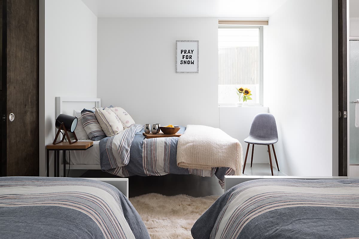 Yellow Mules Home - Image 10