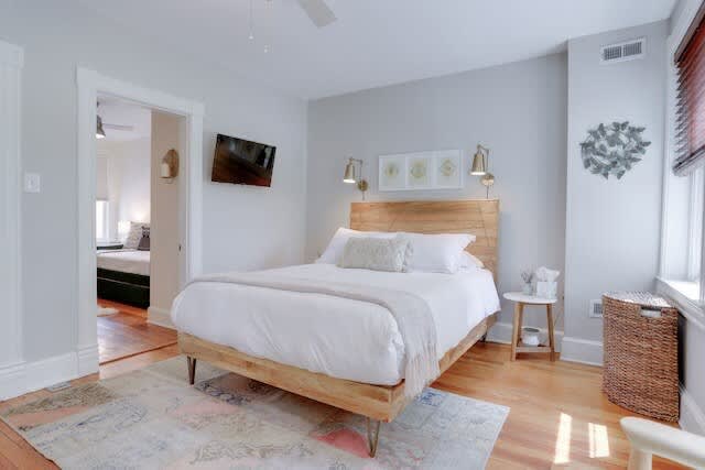 District Charm - Image 8