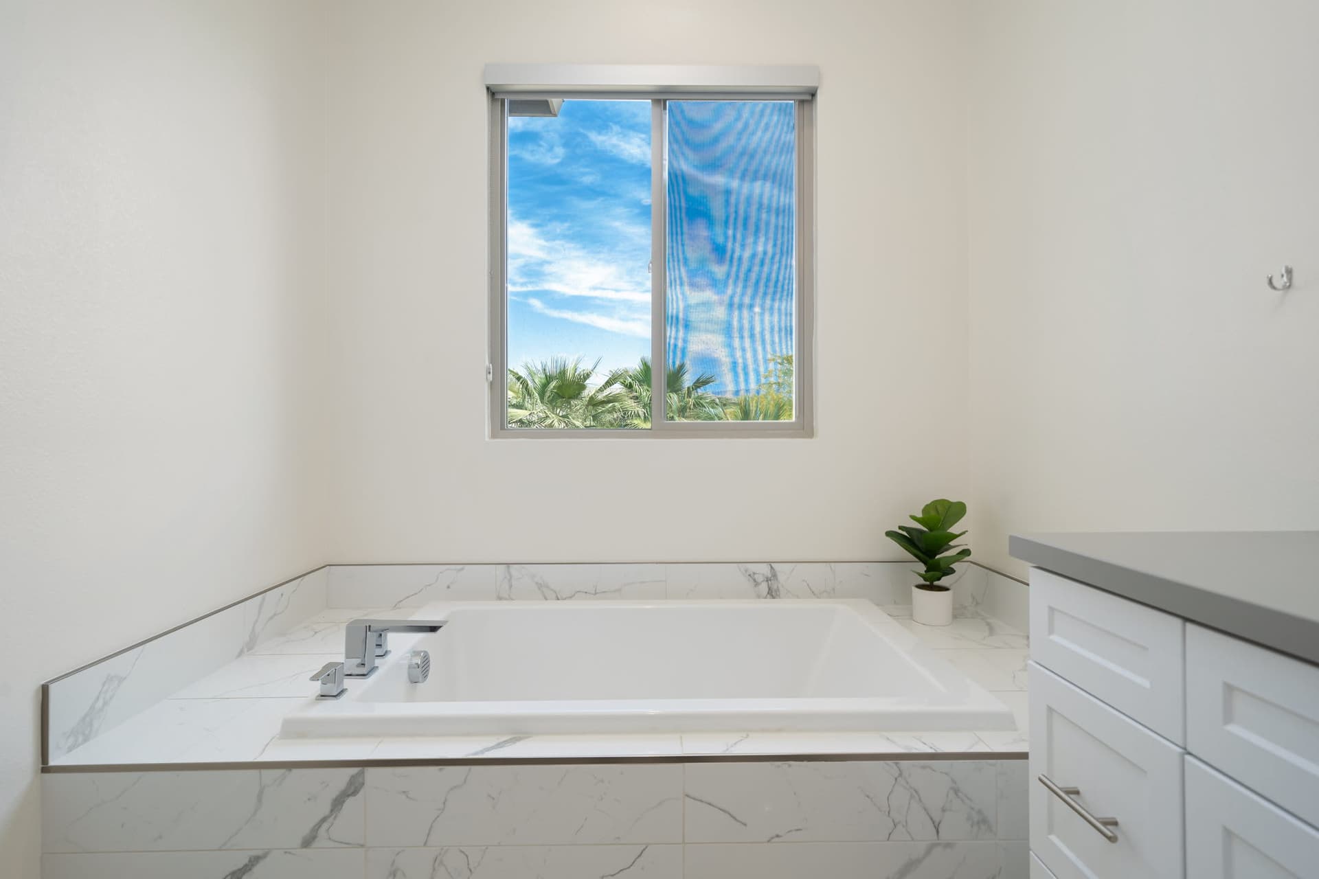 Stay Savvy in Palm Desert - Image 20