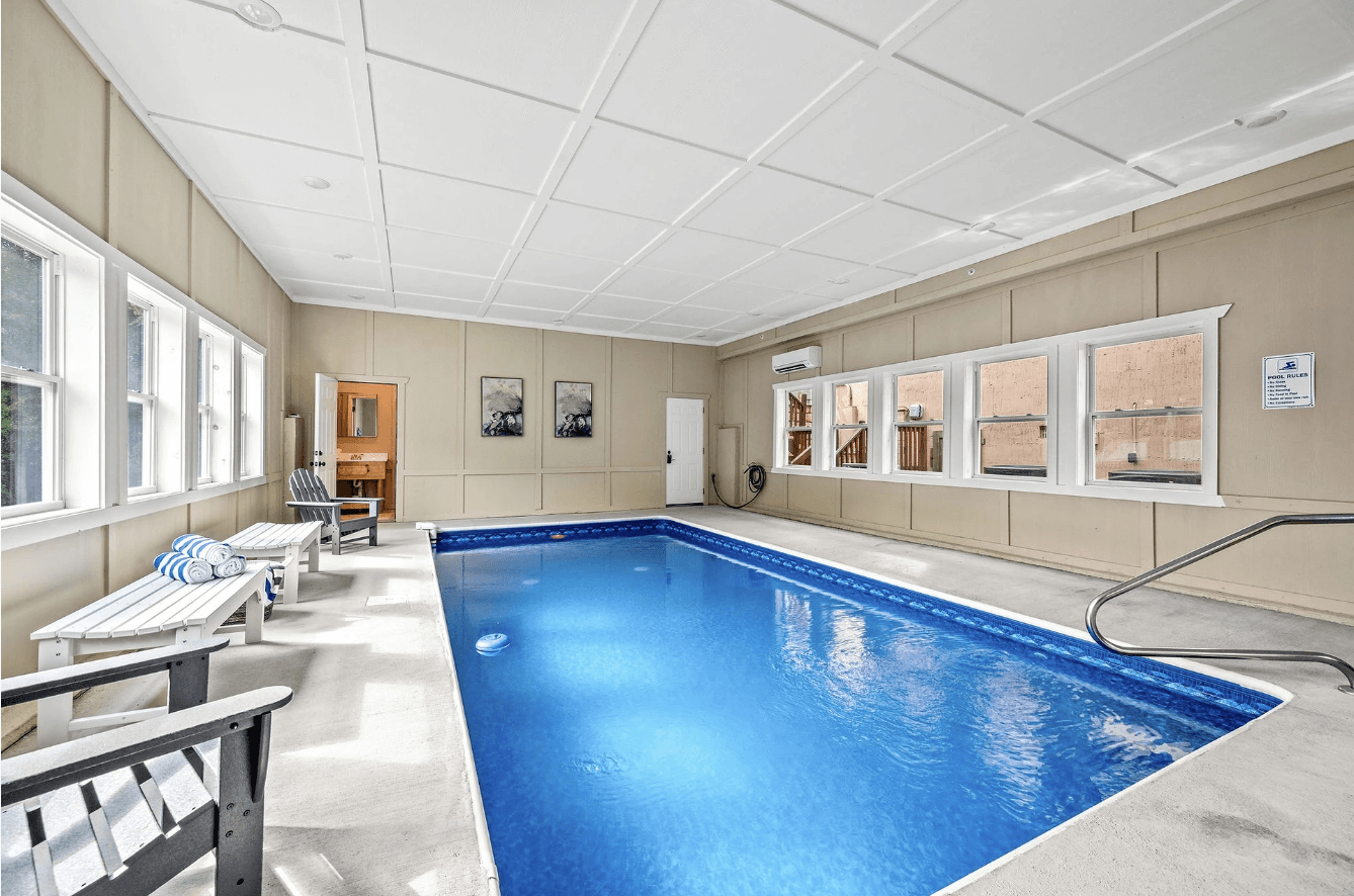 Smokey's Paradise - Image 34