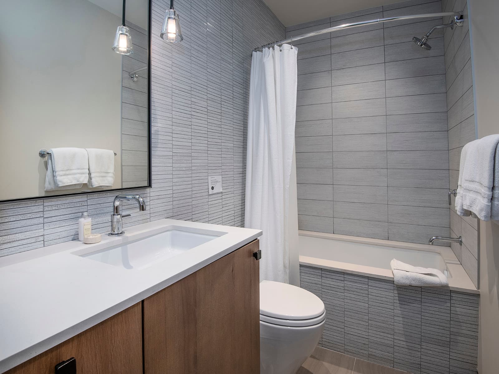 Red Lion Penthouse - Image 23