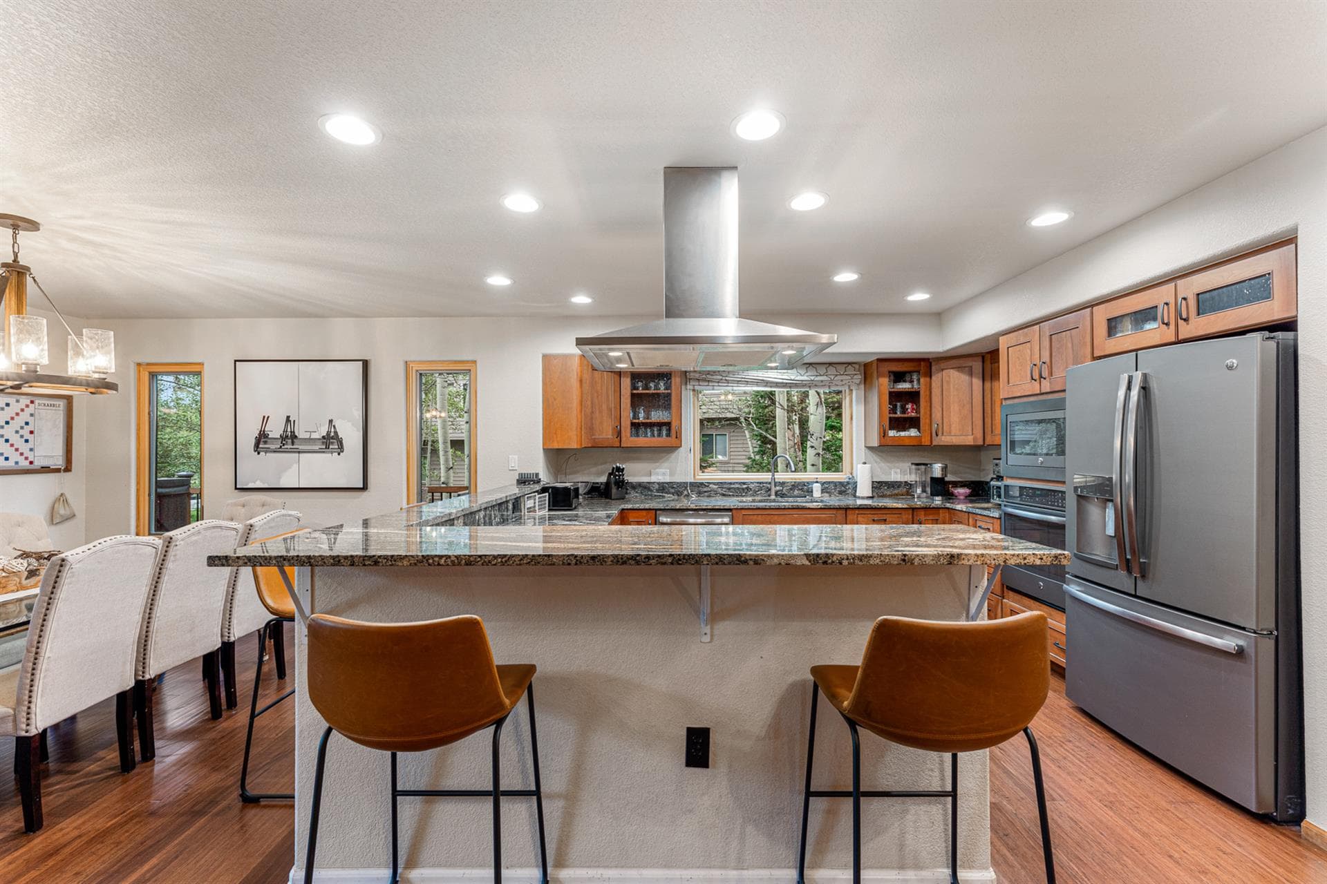 Burgundy House - Image 20