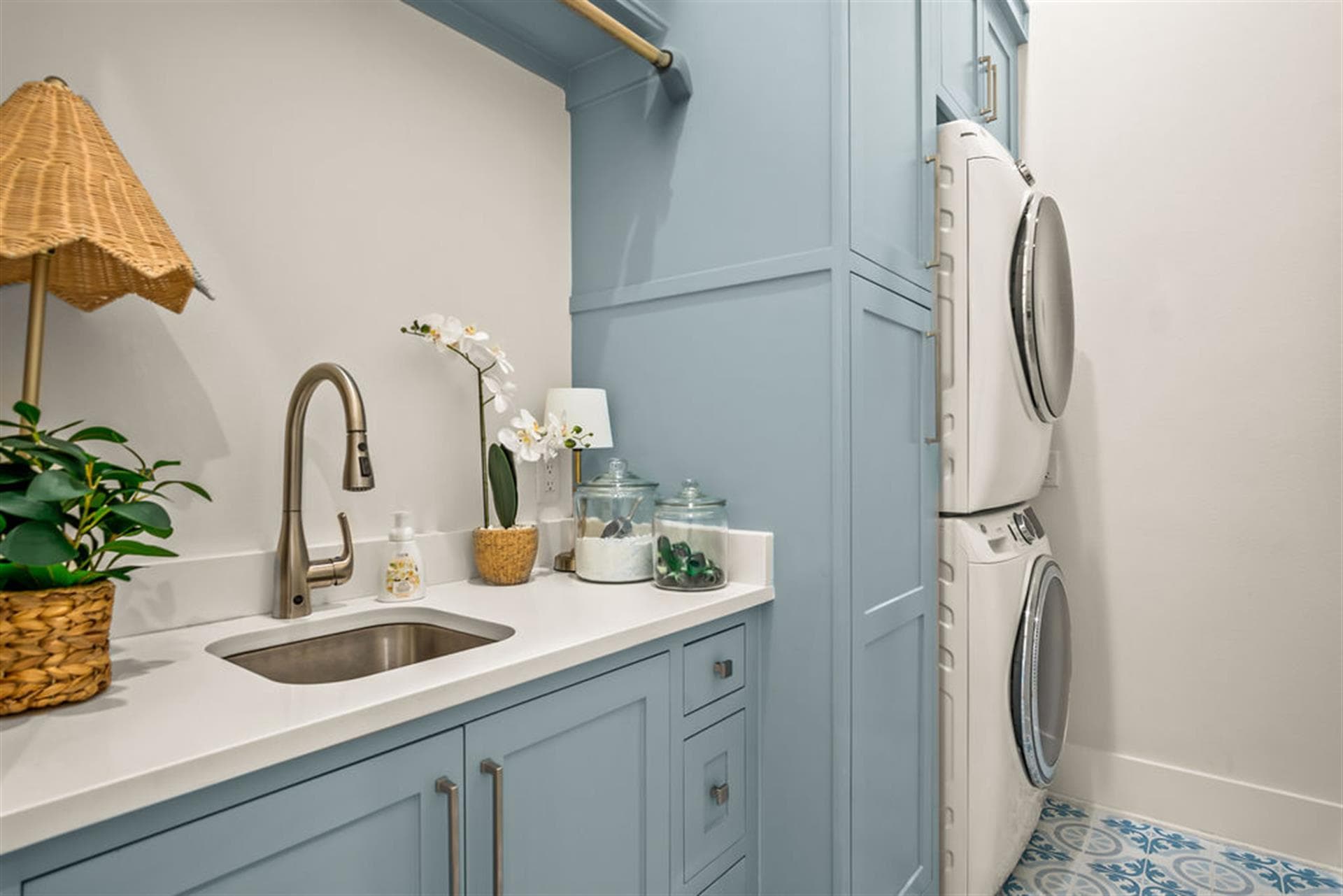 Hello Darlin' - Image 54