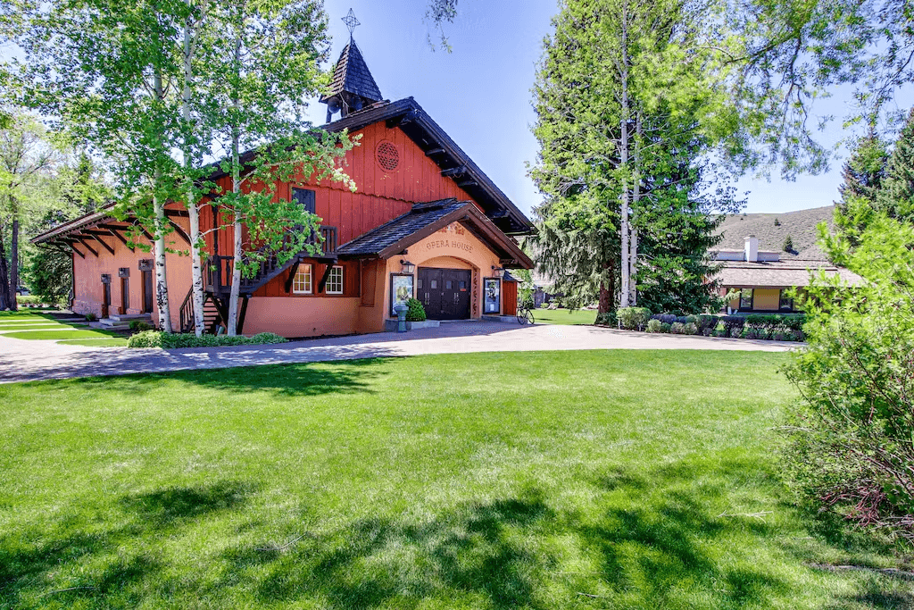 Wildflower Luxury - Image 34