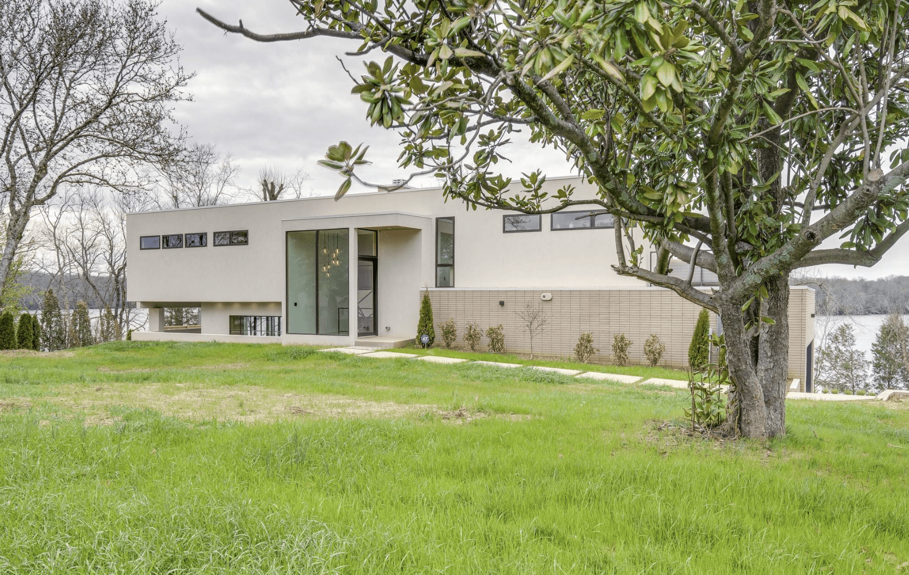 Nashville Lakeside Modern - Image 5