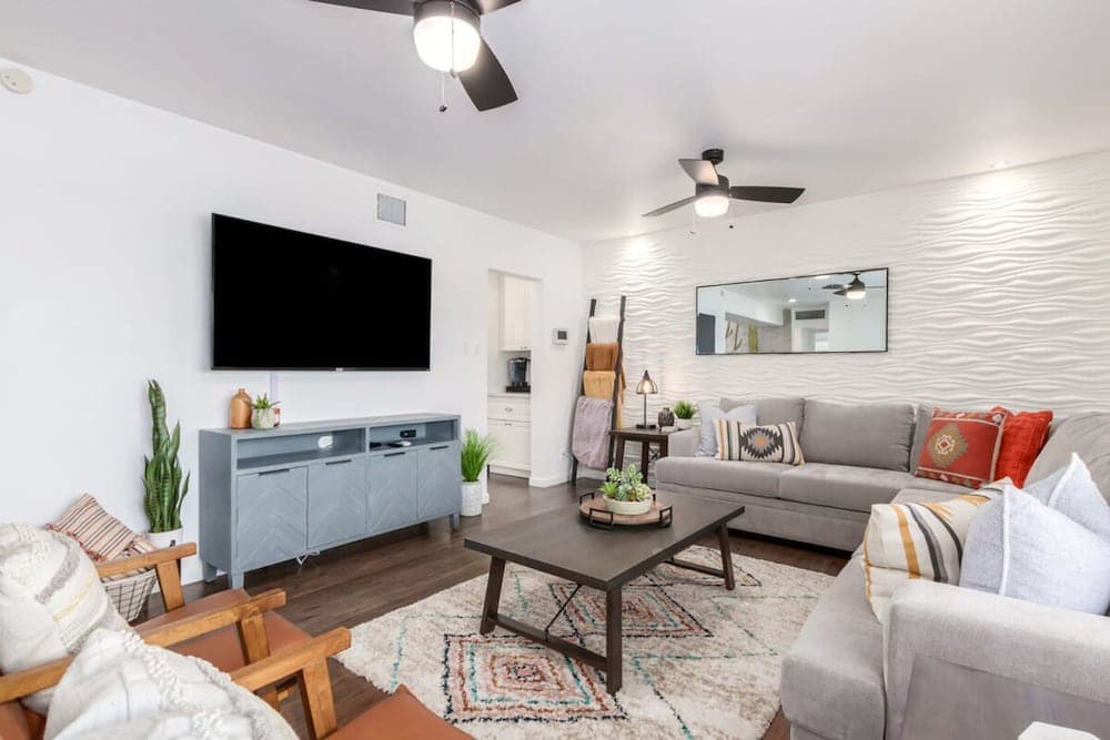 Ochenta Modern Retreat - Image 3