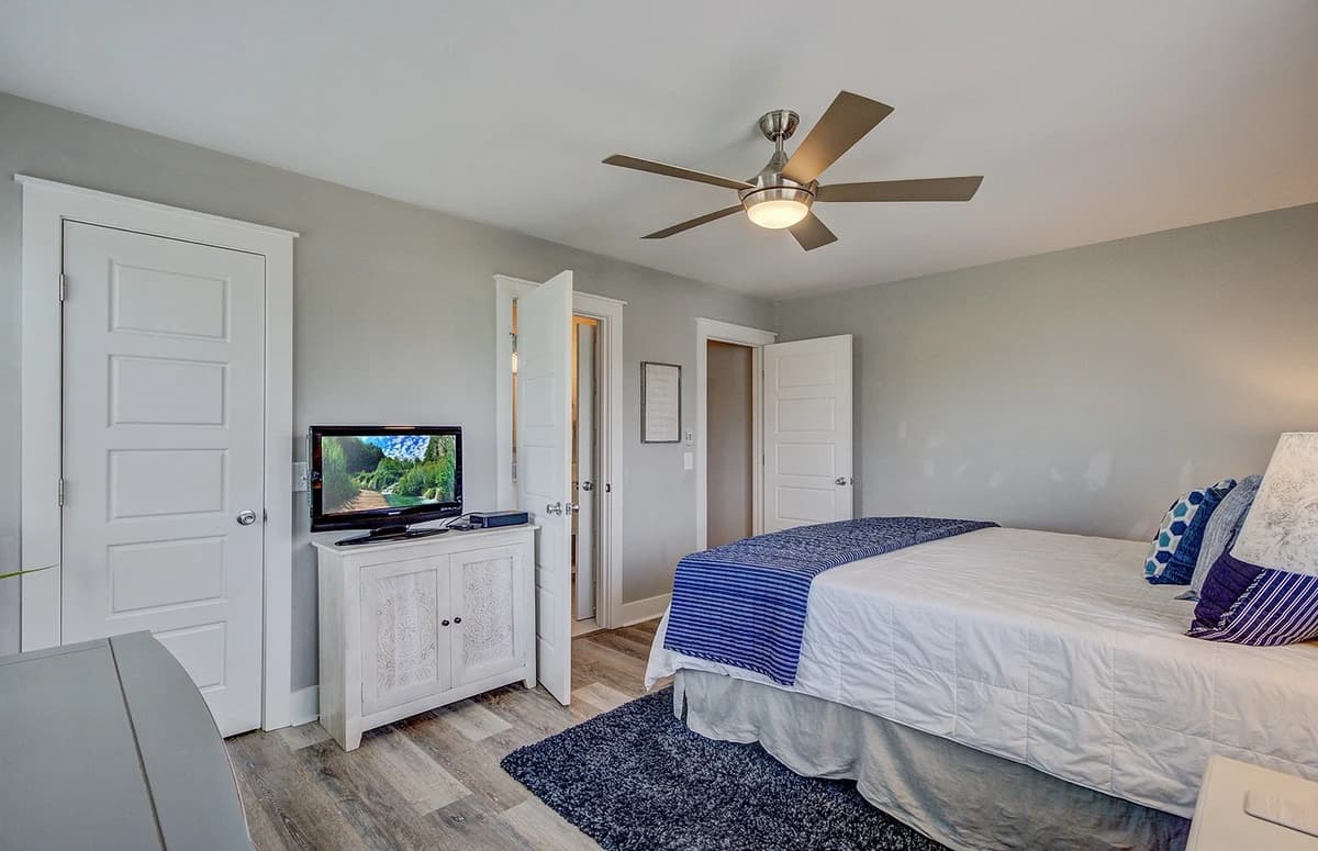 Mariners Walk #11B - Image 10