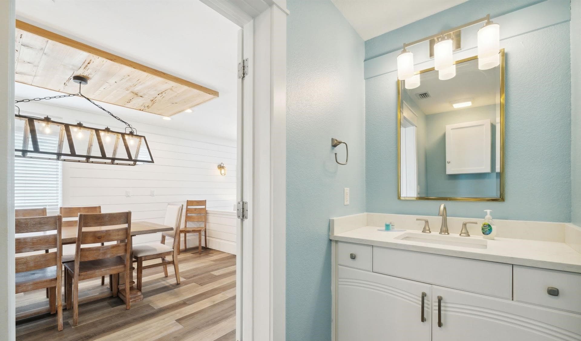 Silver Beach Retreat - Image 13