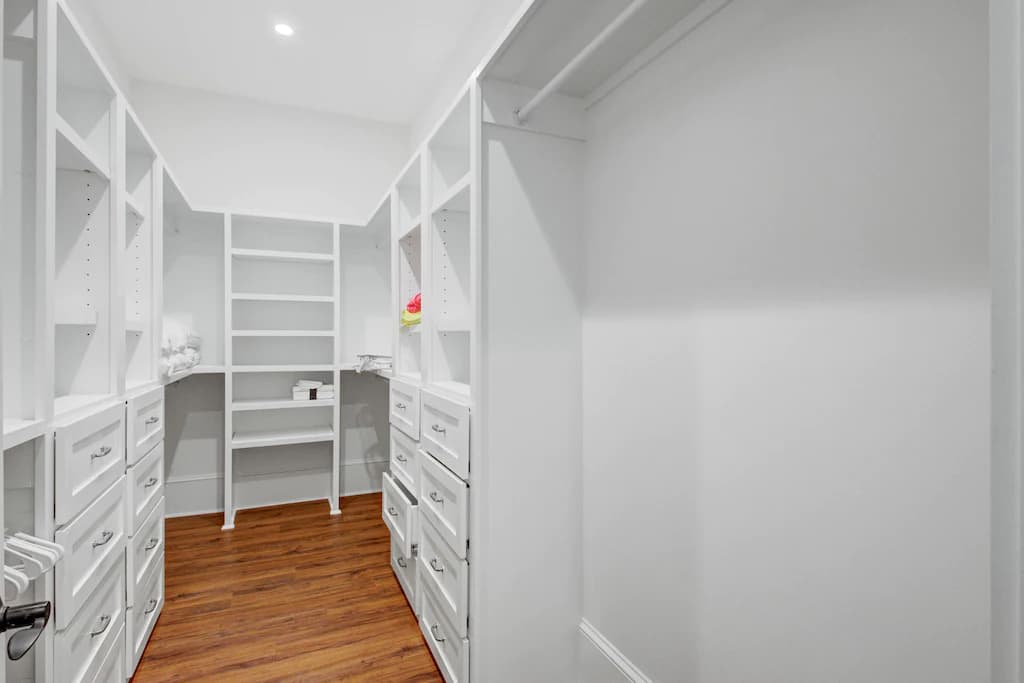 Modern Isle - Image 45