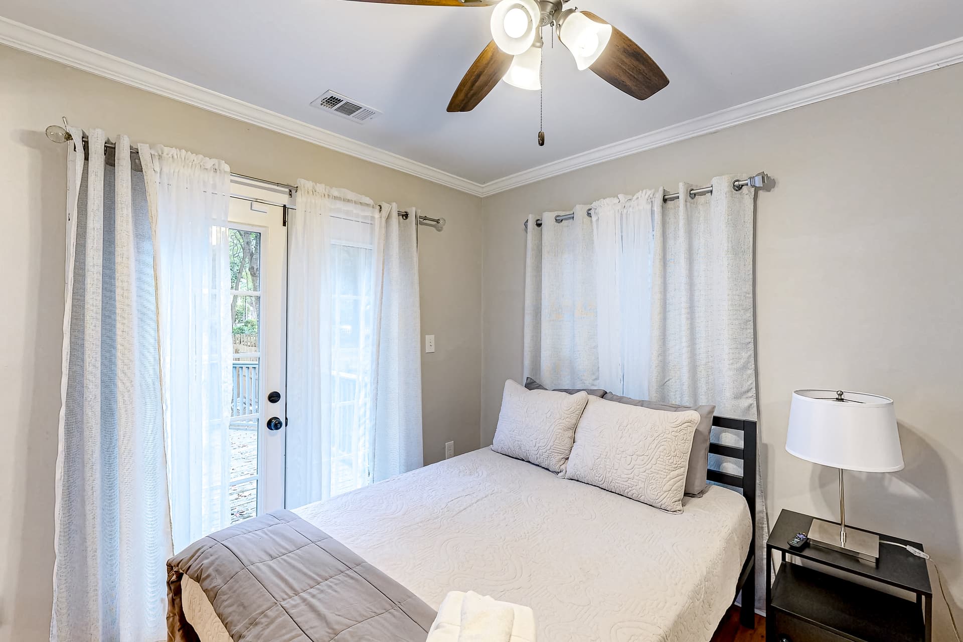 Blissful Bungalow - Image 5