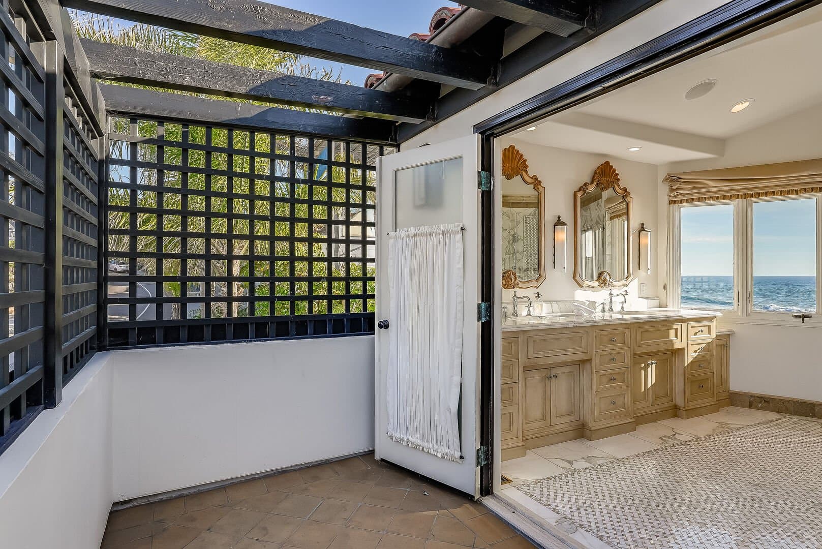 Dolphin Bluff - Image 36