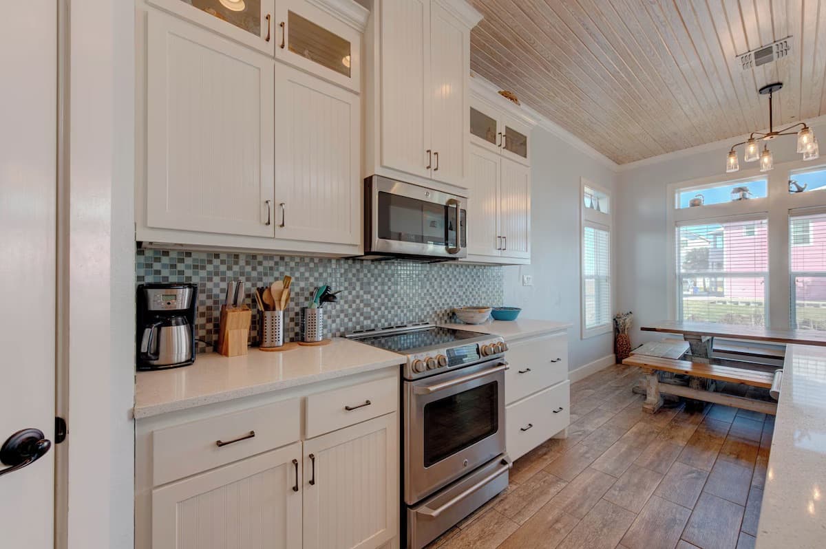 Postcard From Paradise - Image 5