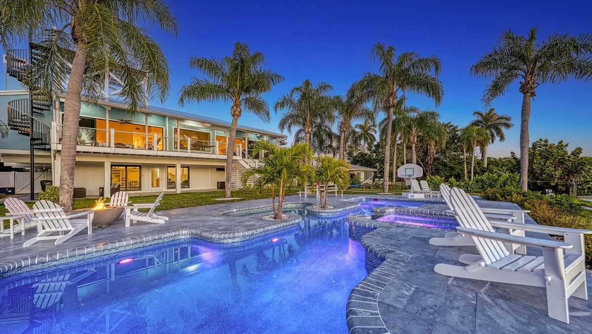 Pearl on the Bay - Image 1