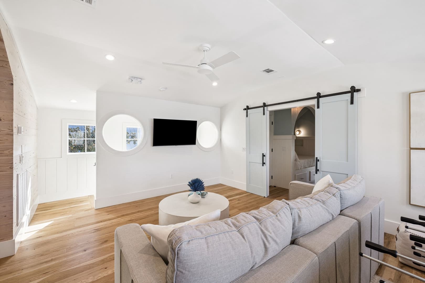 Anna Blue - Image 20