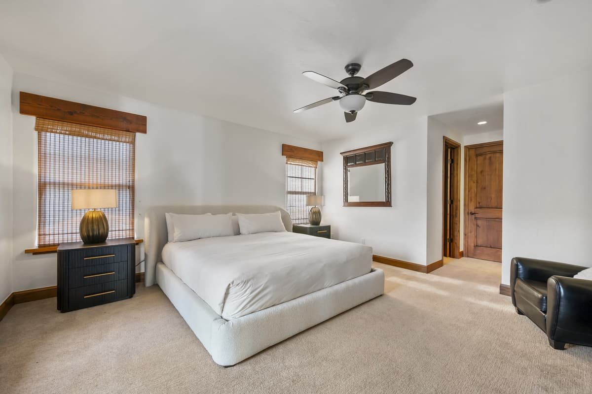 Park Avenue Home - Image 19