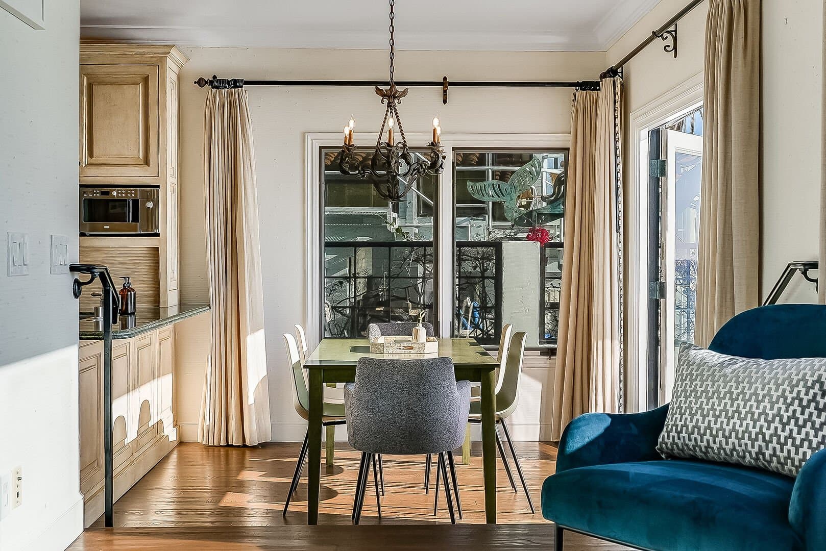 Dolphin Bluff - Image 11