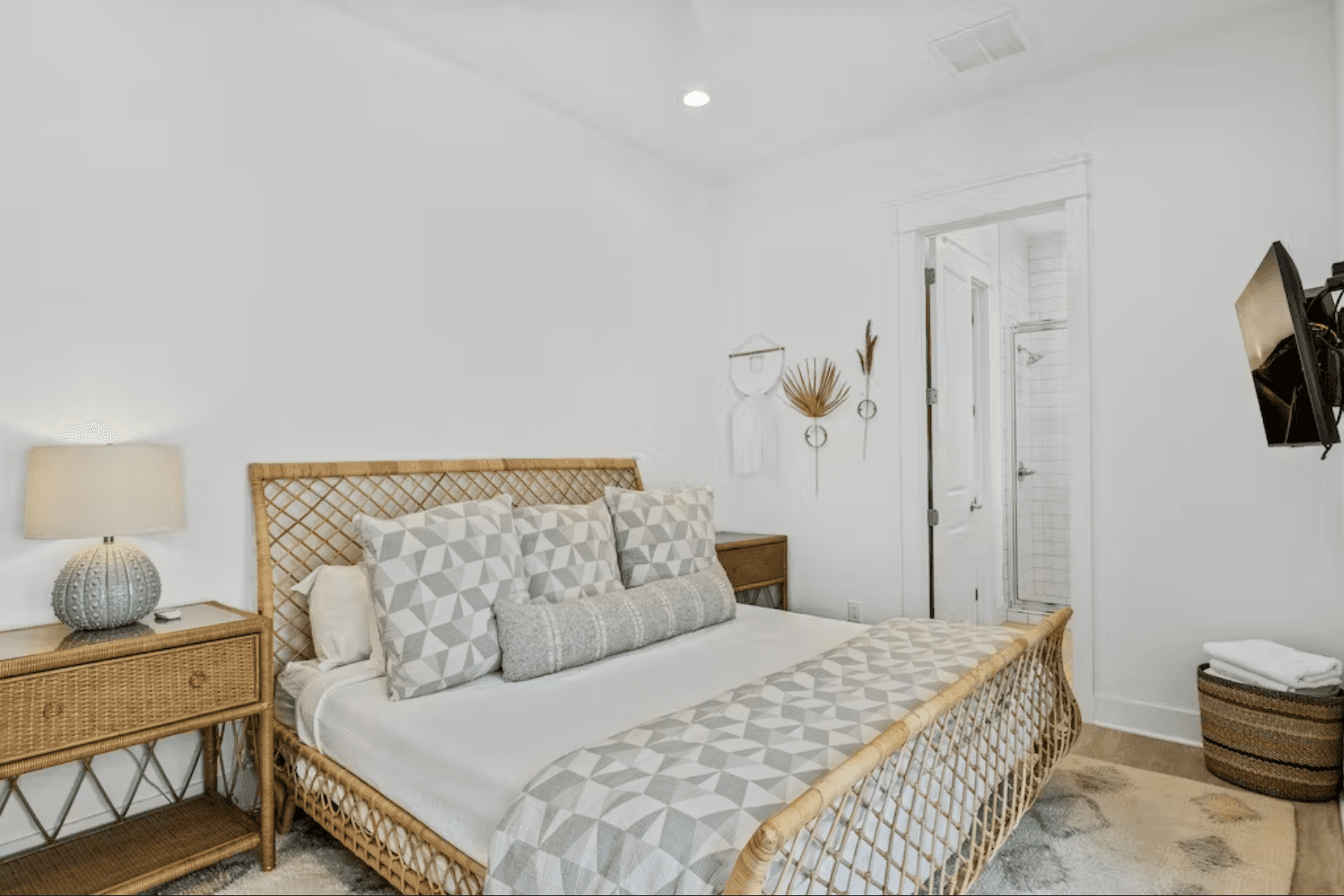 Beach Ball House - Image 38