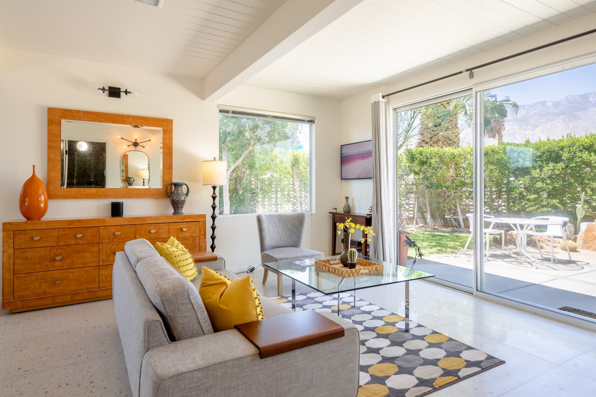 Hugh Kaptur’s Palm Springs Getaway - Image 32