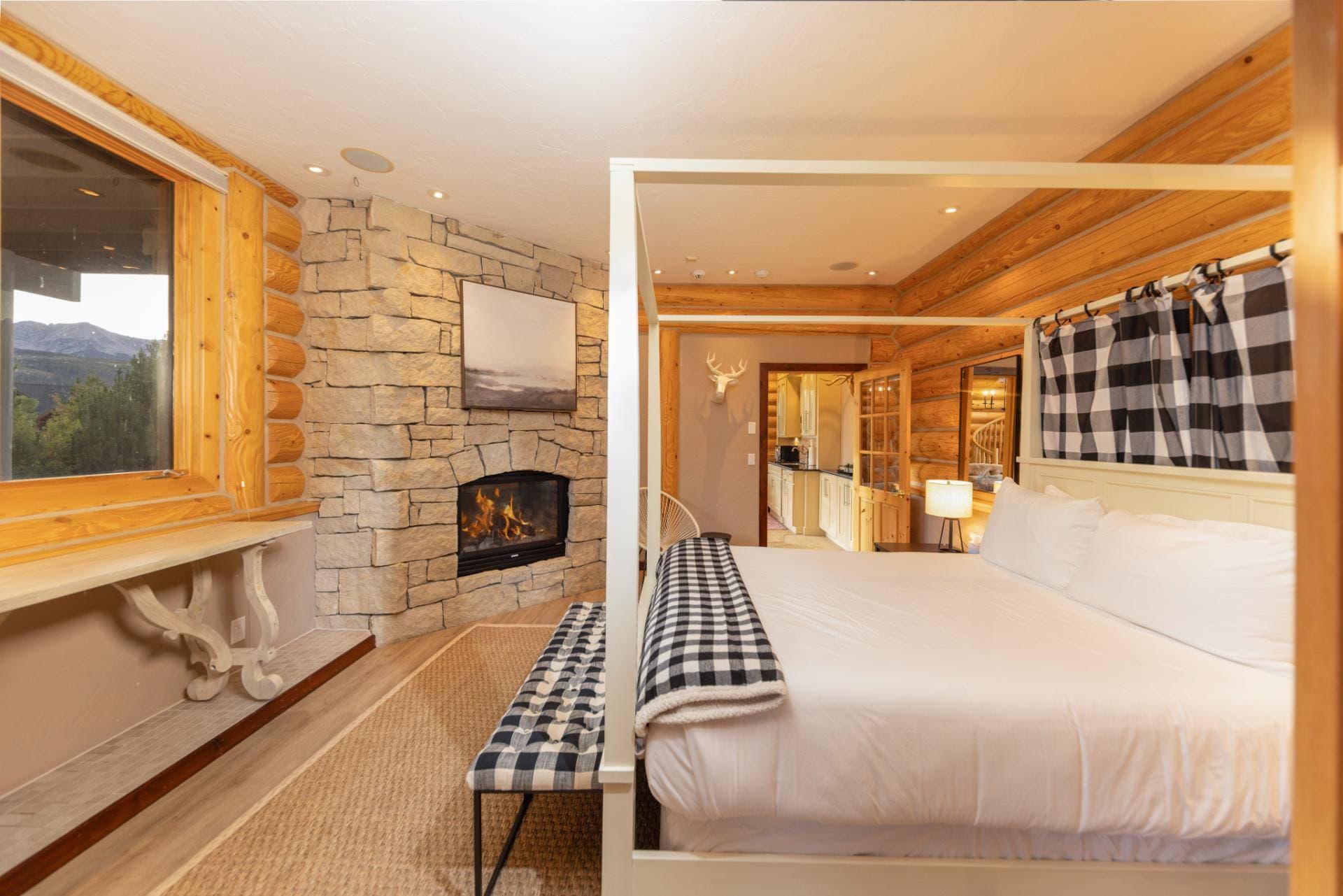 Modern Ski Home - Image 18