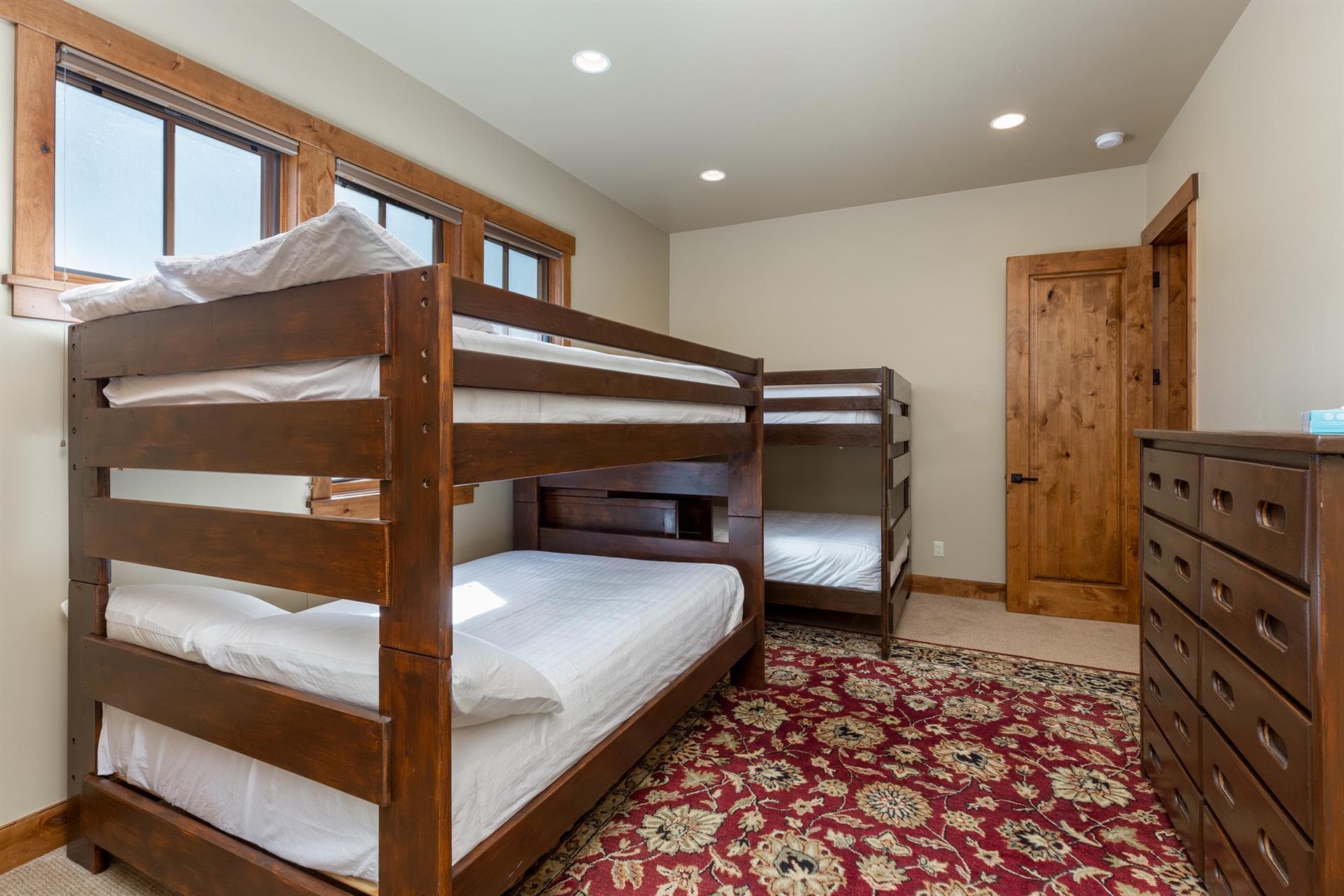 Shores Lane - Image 17