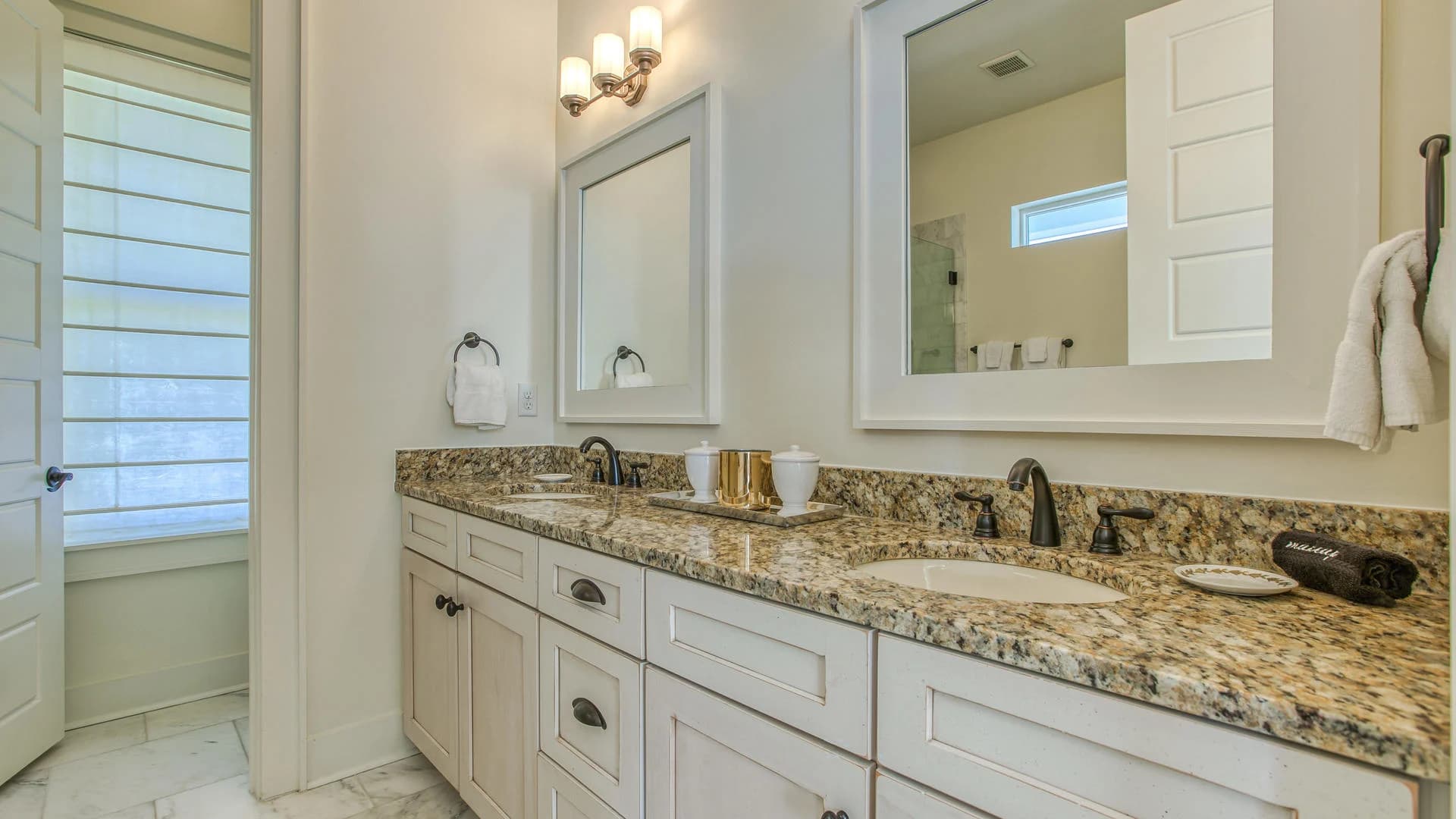 Shades of Blue House - Image 21