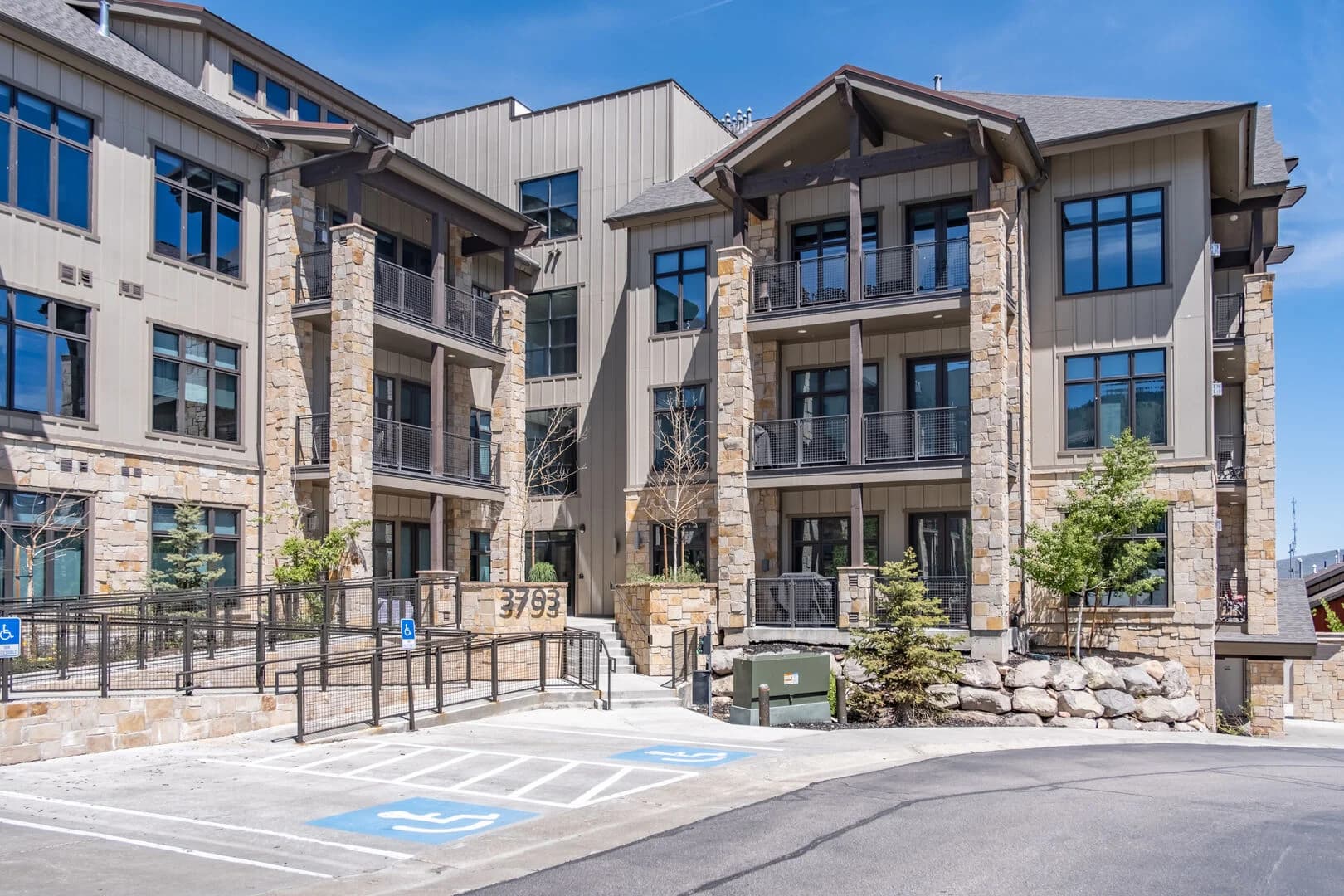 Blackstone Residences #3B - Image 22