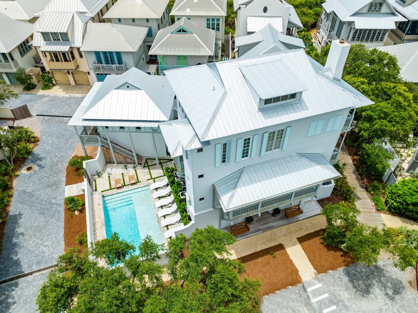 YOLO Cottage & Carriage - Image 40