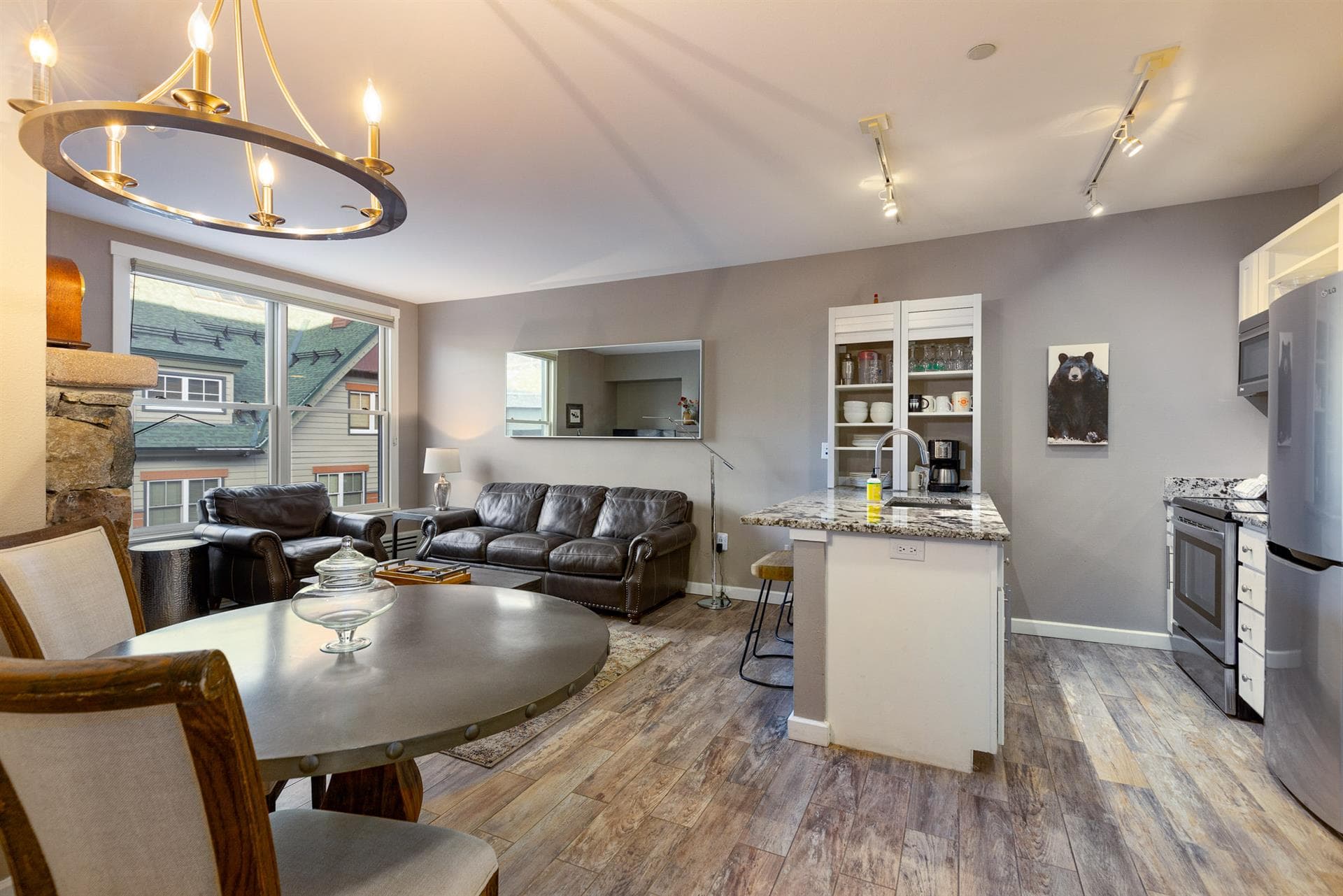 Bear Residence - Image 9