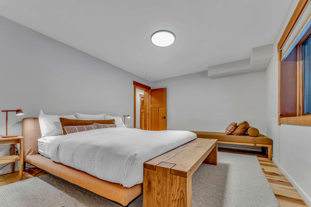 Stunning Mountain Gem - Image 33