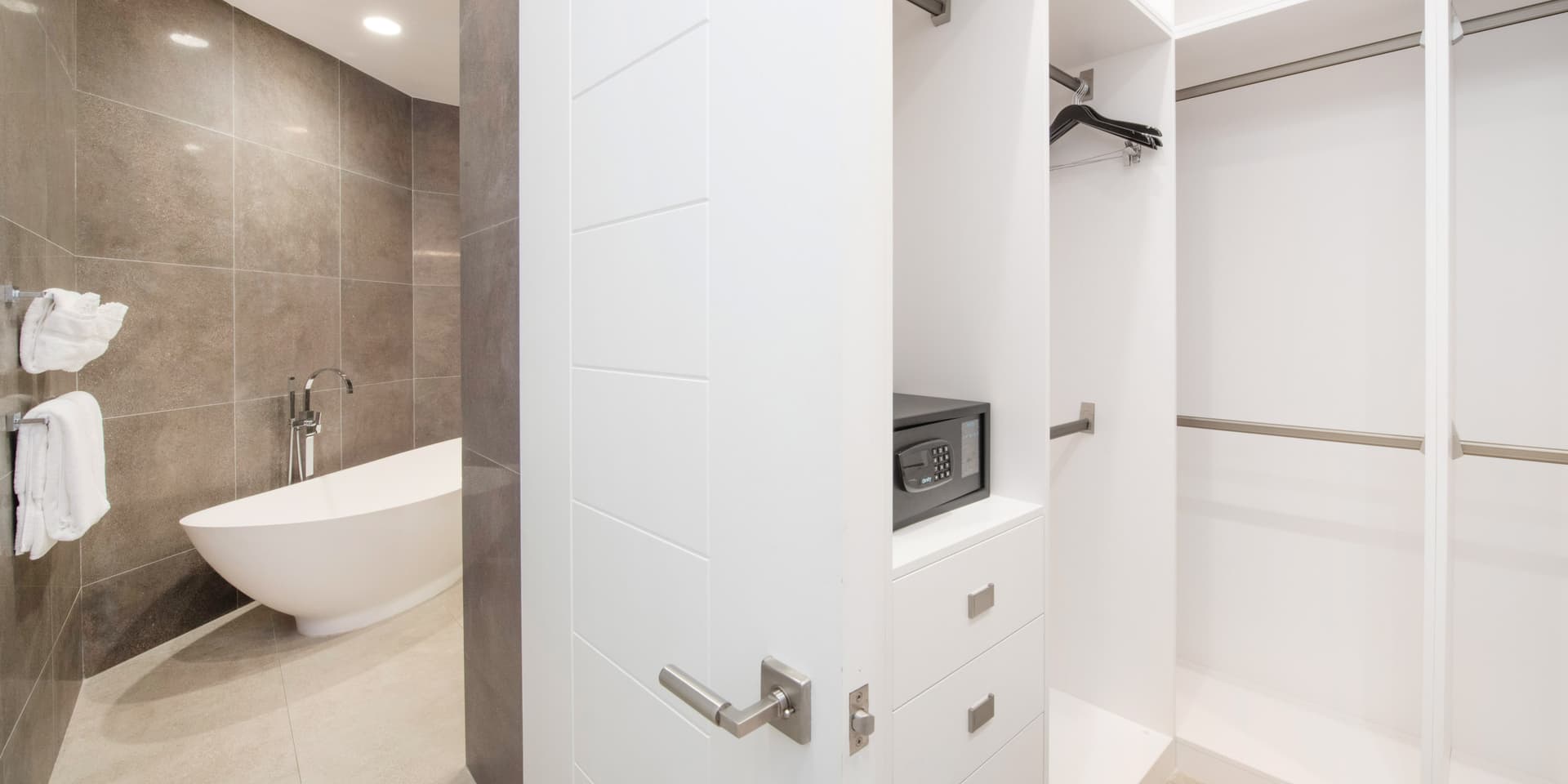 Coastal Charm Condo - Image 8