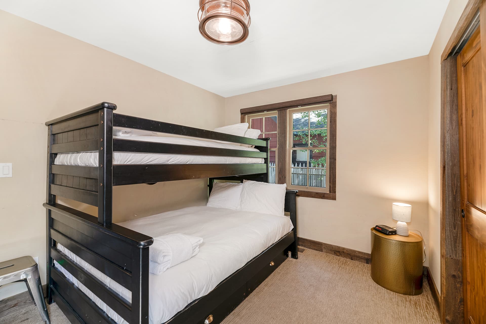 Blue Lakeview Place - Image 11