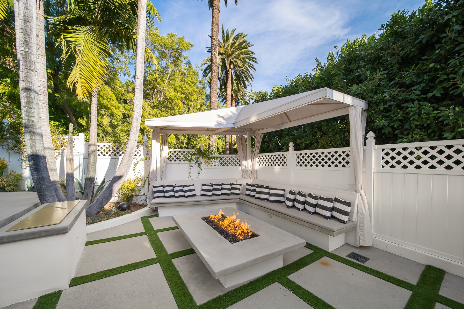 London Villa - Image 2