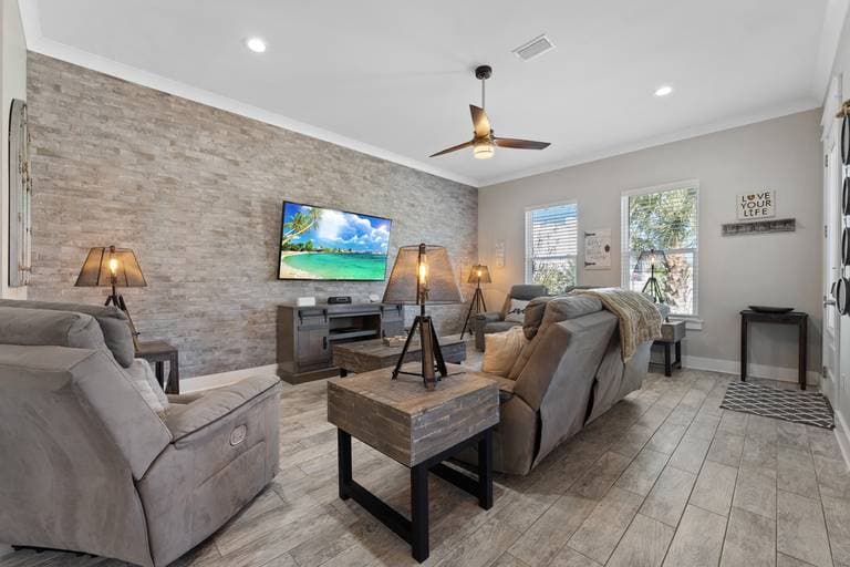 Aquaholic House - Image 7