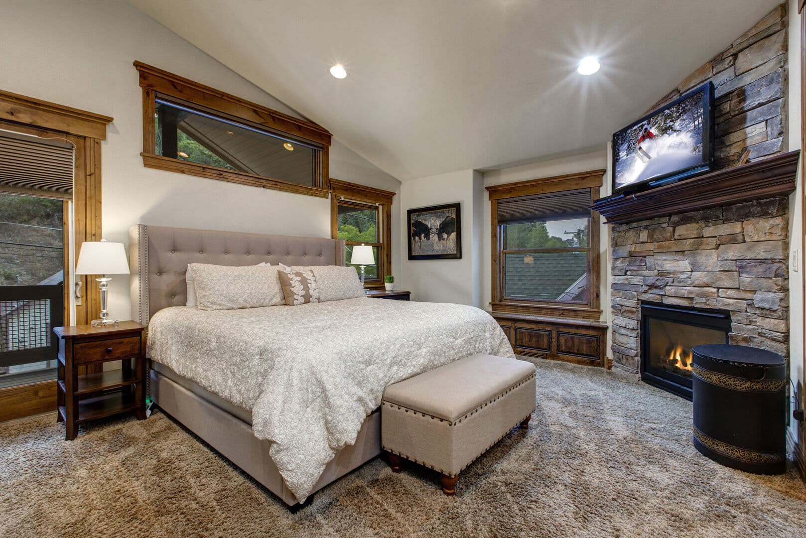 Daly Canyon House - Image 13