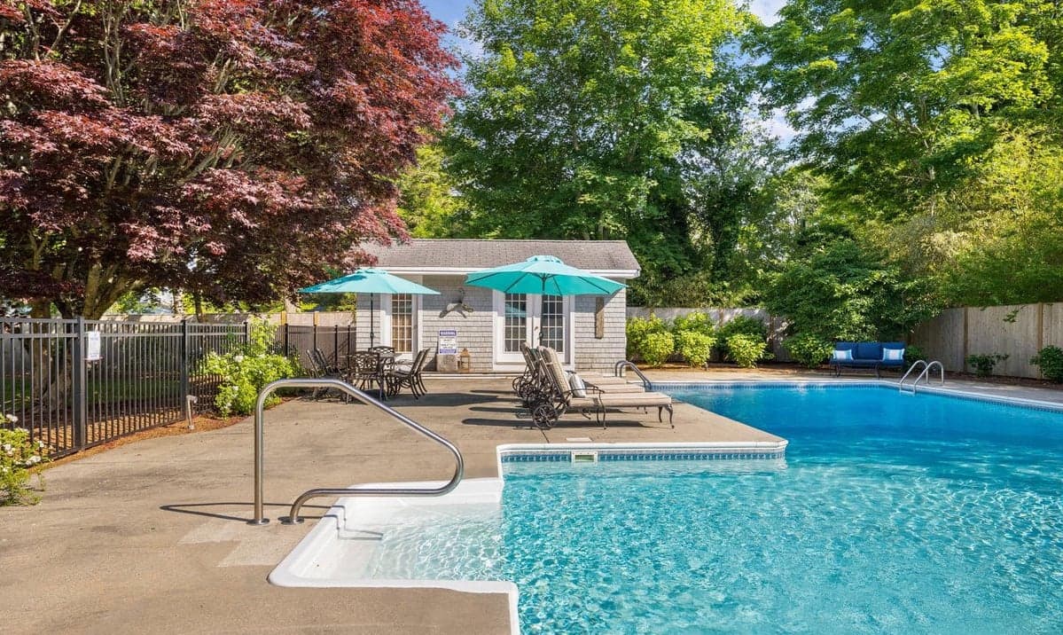 Center Of It All Estate - Image 9