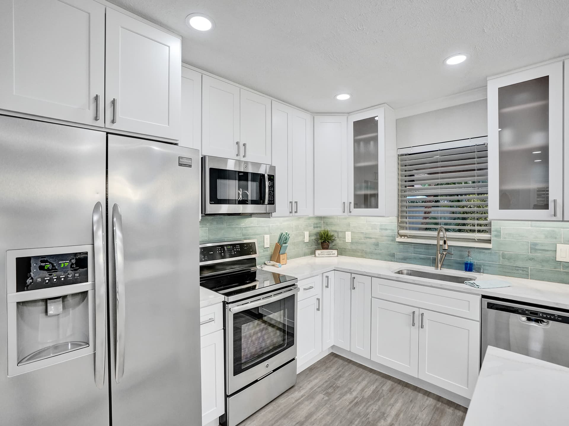 Marbella Sunlit Escape - Image 14